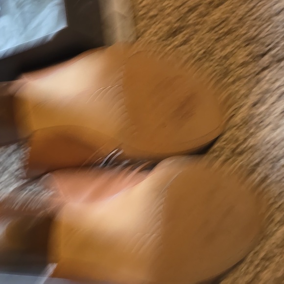 Vince Camuto Women's Tan Sandals Size 9 - Picture 4 of 7